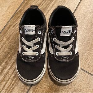 Toddler Vans black and white with elastic laces